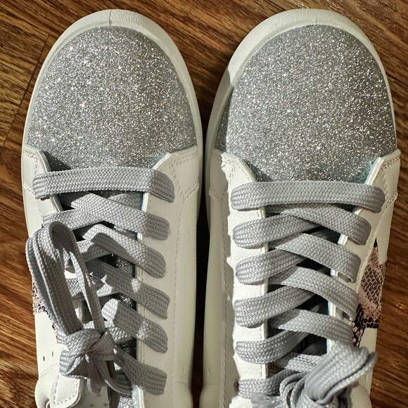 NWOT Simply Southern Star Sneakers - Picture 8 of 13
